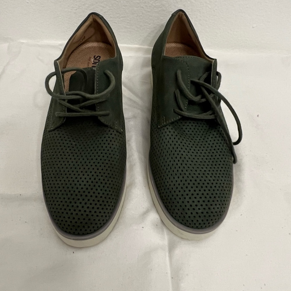 Ladies Soft Wear sport shoes size 7.5